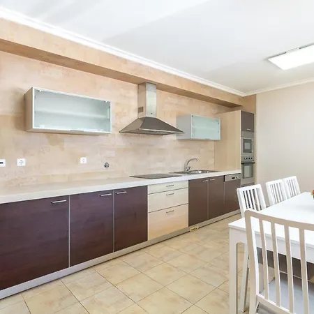 Host Wise ヴィラ ポルティマン