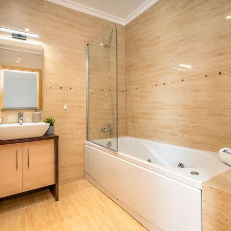 Host Wise ヴィラ ポルティマン