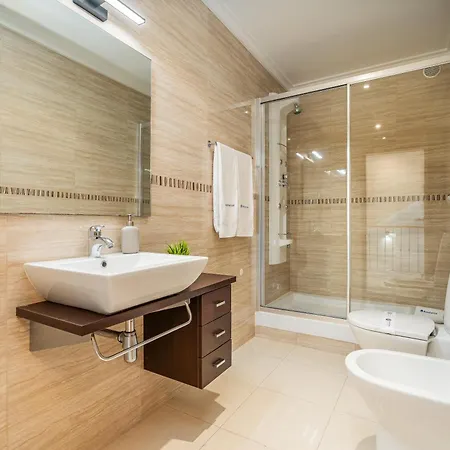 Host Wise Villa